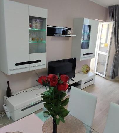 Luxury And Stylish Apartmen, Metro Station Obelya Sofia Exterior foto