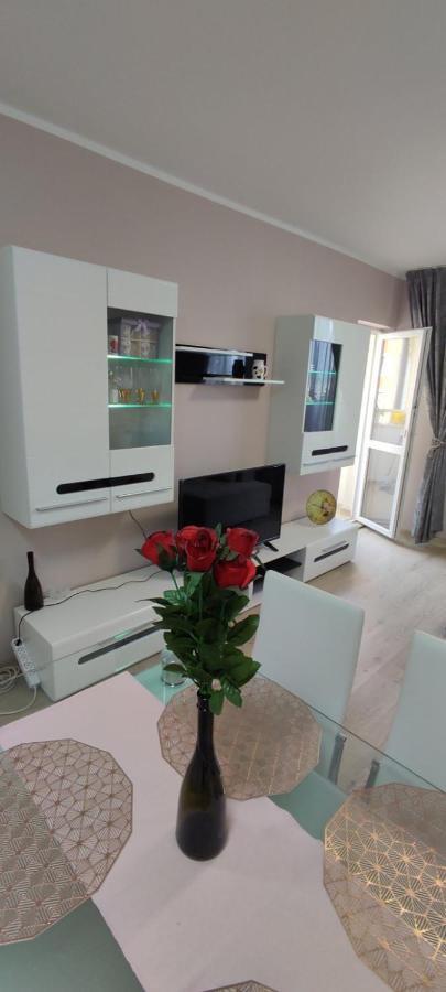 Luxury And Stylish Apartmen, Metro Station Obelya Sofia Exterior foto